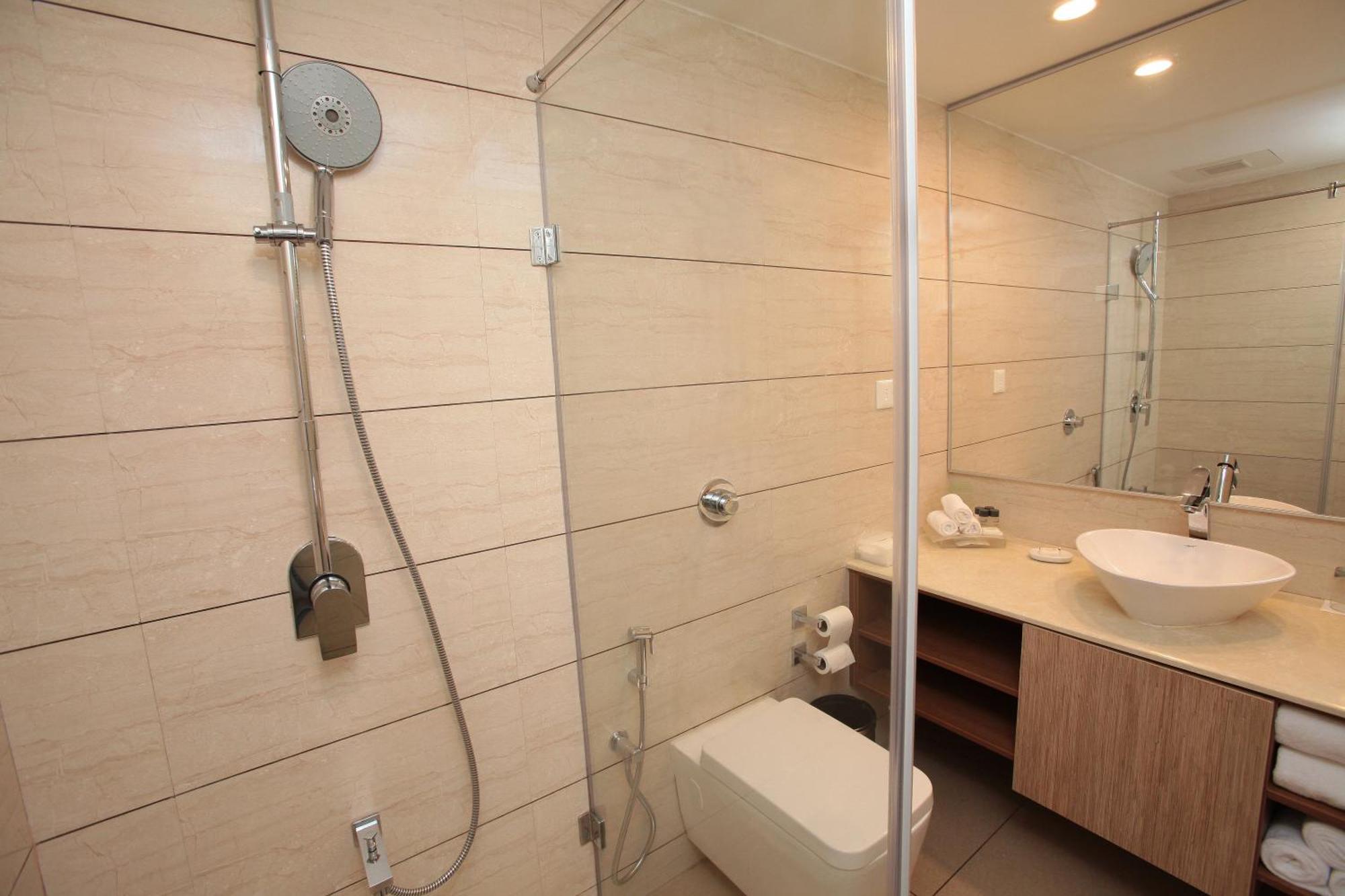 Quarto Standard com 2 Camas de Solteiro e Vista da Piscina